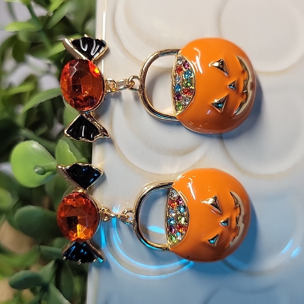 Halloween Pumpkin Earrings with Candy Design - Picture 5 of 6